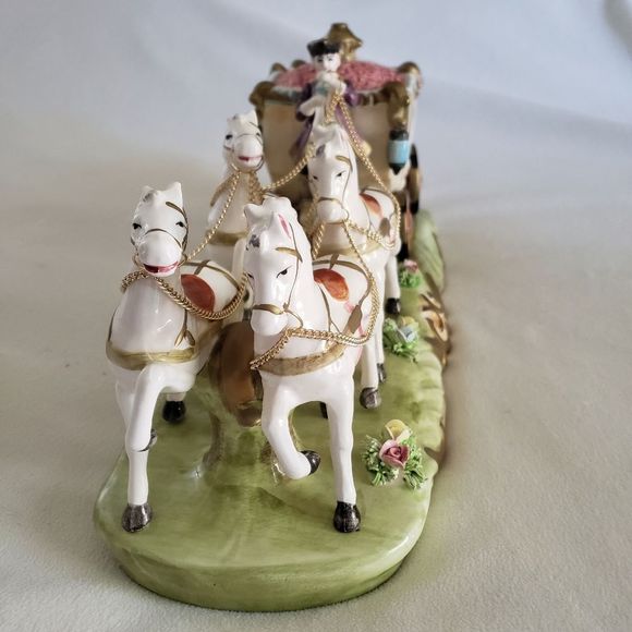 Capodimonte-Style Princess in a Horse Drawn Carriage Porcelain Made in Japan - Picture 3 of 14